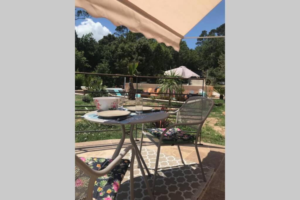 Logement Attenant A Une Villa T2 Avec Terrasse . Besse-sur-Issole Kültér fotó