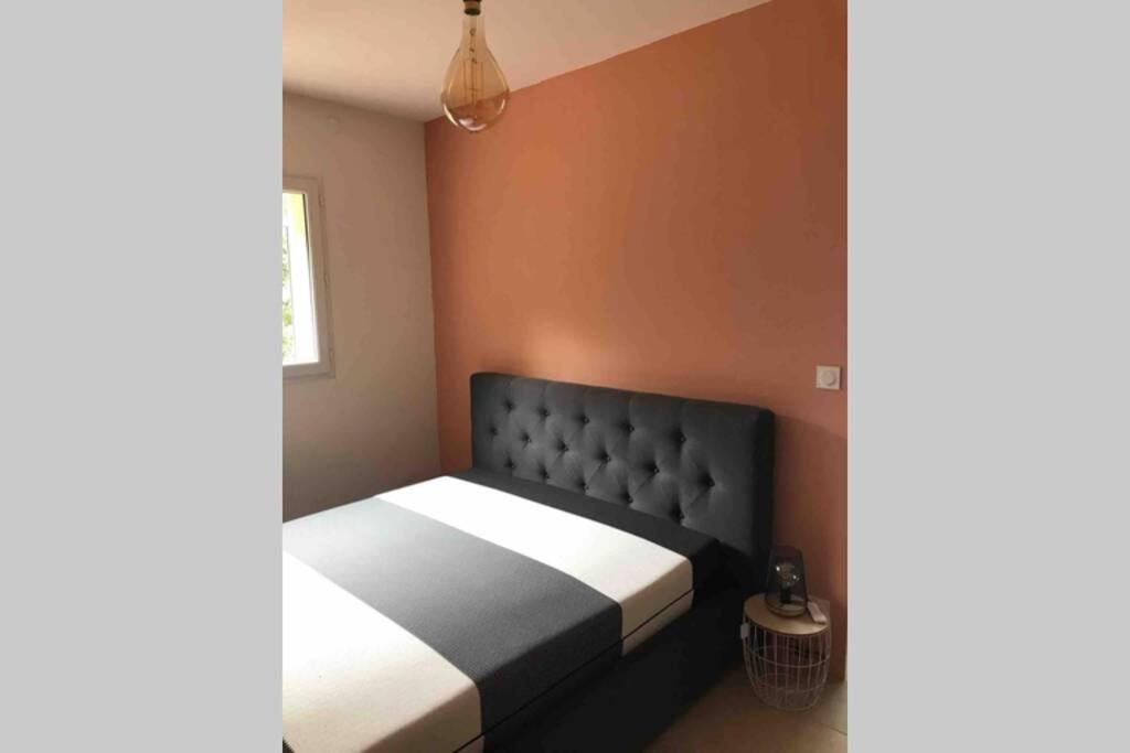Logement Attenant A Une Villa T2 Avec Terrasse . Besse-sur-Issole Kültér fotó