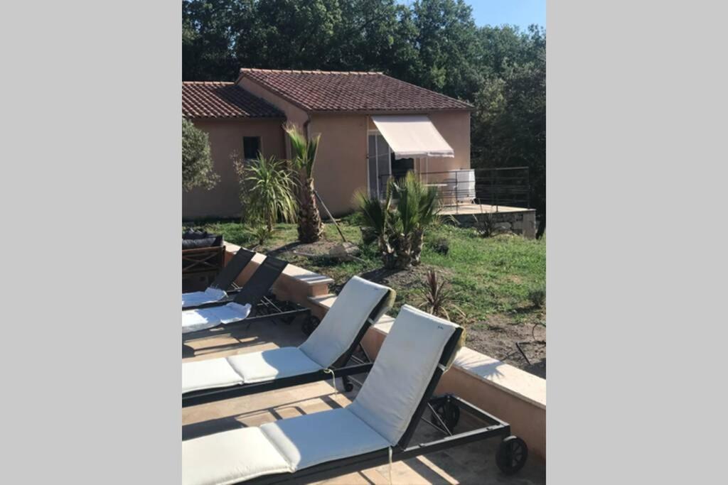 Logement Attenant A Une Villa T2 Avec Terrasse . Besse-sur-Issole Kültér fotó